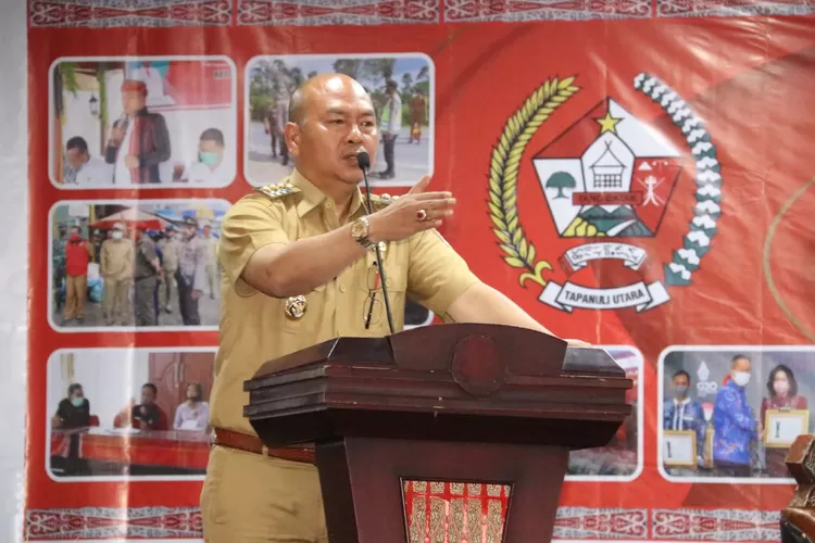 Bupati Taput Nikson Nababan dalam agenda Musyawarah Rencana Pembangunan Rencana Kerja Pemerintah Daerah Kabupaten Tapanuli Utara Tahun 2024 di Sopo Partukkoan Tarutung. (Realitasonline.id/Alpon Situmorang)