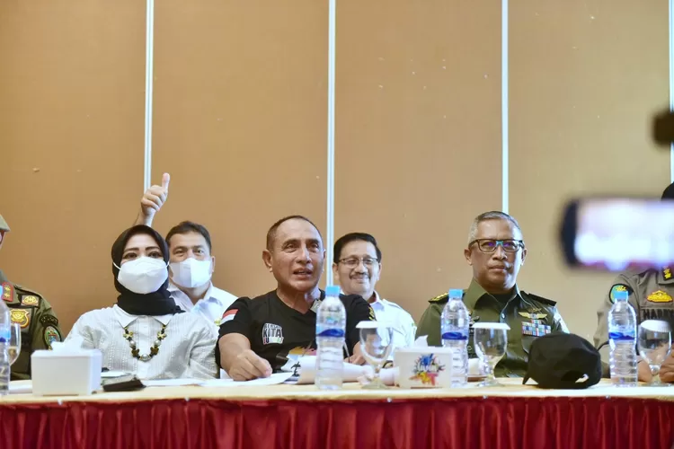 Gubernur Sumatera Utara Edy Rahmayadi didampingi para staf ahli dan koordinator bidang di Satuan Tugas Penanganan Covid-19, serta Kepala Kesehatan Daerah Militer I/Bukit Barisan dan Kepala Bidang Kedokteran dan Kesehatan Polda Sumut menjalani wawancara oleh Dewan Juri, dan terlaksanana dengan baik dan lancar, Kamis, 9 Maret 2023