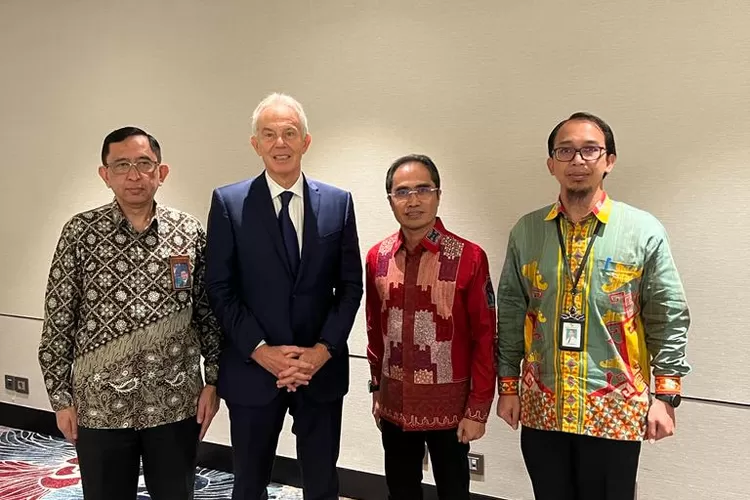 SEVP Penelitian Bio Farma Adriansjah Azhari, Head of Health The Tony Blair Institute, Sir Tony Blair, Direktur Utama Bio Farma Grop Honesti Basyir dan Direktur Ketahanan Kefarmasian dan Alat Kesehatan Kementerian Kesehatan, Roy Himawan, dalam courtesy meeting di Jakarta (07/03/2023). (Ist)