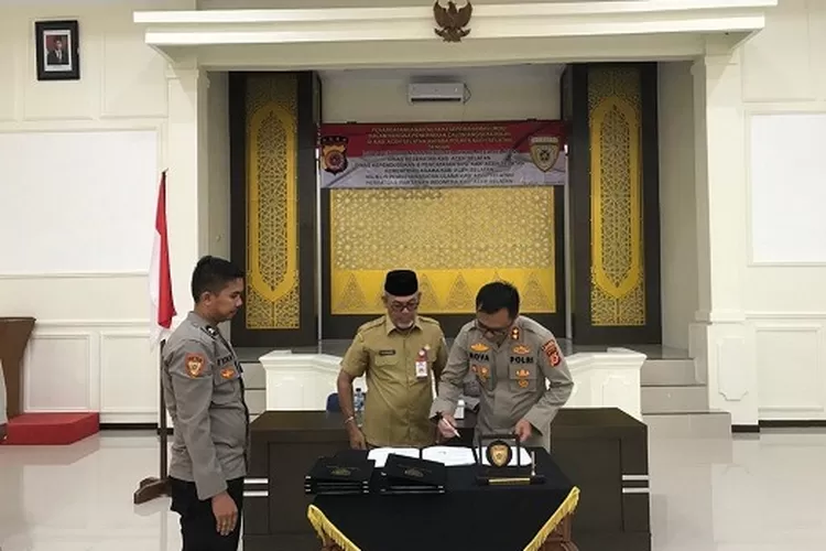 Foto: Polres Aceh Selatan tandatangani kerjasama (MoU) dengan dinas terkait Aceh Selatan, dalam perekromen penerimaan calon anggota Polri tahun 2023. (realitasonline.id - ZUL)