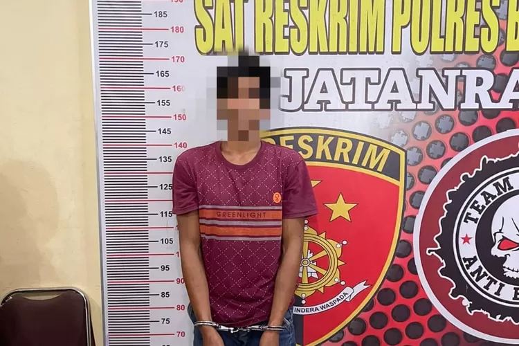 Pemuda MI terpaksa mendekam di sel tahanan Polres Batubara karena diduga mencuri kabel Listrik dari rumah Zaenab. (Photo:Realitasonline /H.Guntur Sinaga)