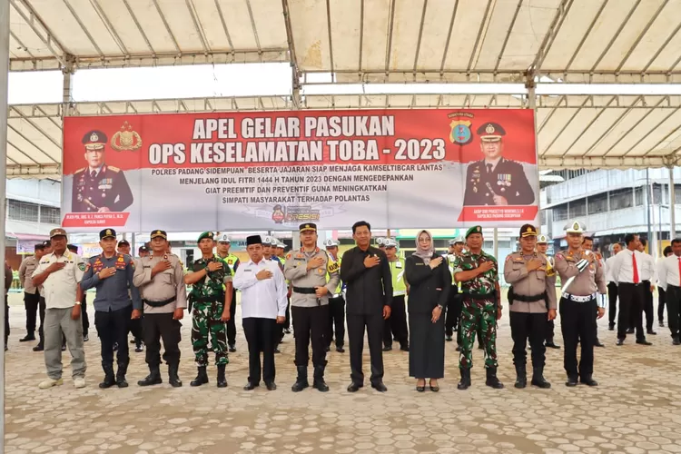 Wakil WalikotaPadang Sidempian bersama jajaran Polres dan Forkopimda Padang Sidempuan saat menghadiri apel gelar pasukan keselamatan toba 2023