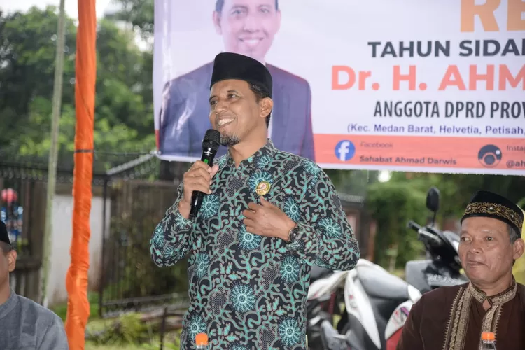 Anggota DPRD Sumut Ahmad Darwis saat reses menerima keluhan warga terkait penjualan daging Babi