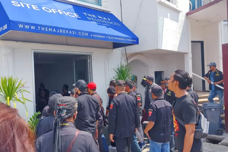 Geram!!, Ratusan Ormas Gibas Resort Kota Bekasi Geruduk Apertemen The MAJ