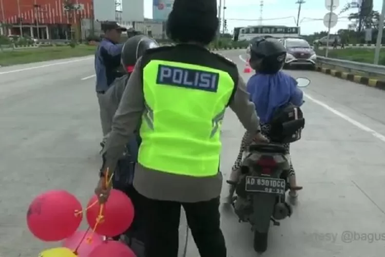 Pakai Google Maps, Pemotor Ini Nyasar Masuk Jalur Tol Colomadu - Smol Id