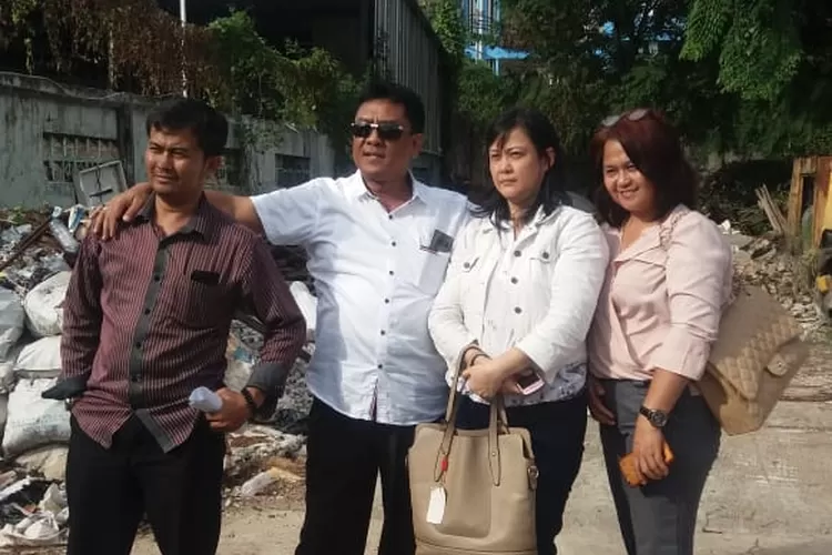 advokat Puji Wijayanto bersama klien Ahok