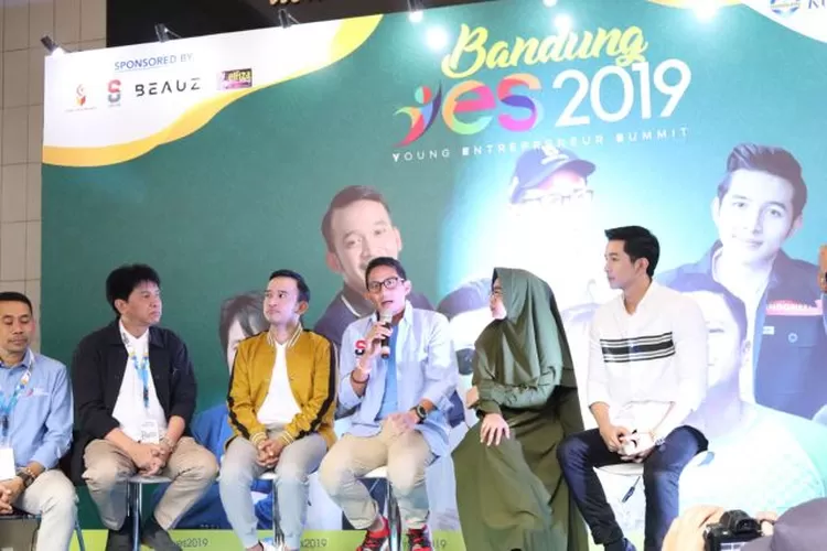 Sandiaga S. Uno beserta sejumlah tokoh entrepreneur sukses saat acara Bandung YES di gedung Sabuga, Bandung, Minggu (10/3/2019)