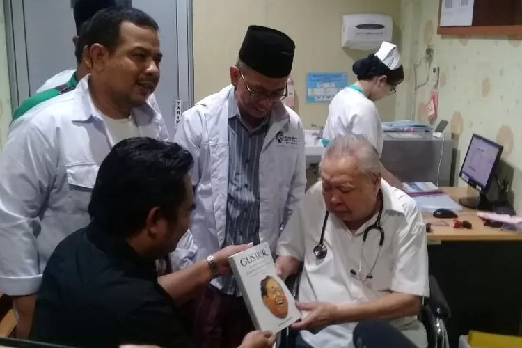 Komunitas Gusdurian mengunjungi dokter Lo, dokter dermawan yang tidak pernah menarik biaya para pasiennya