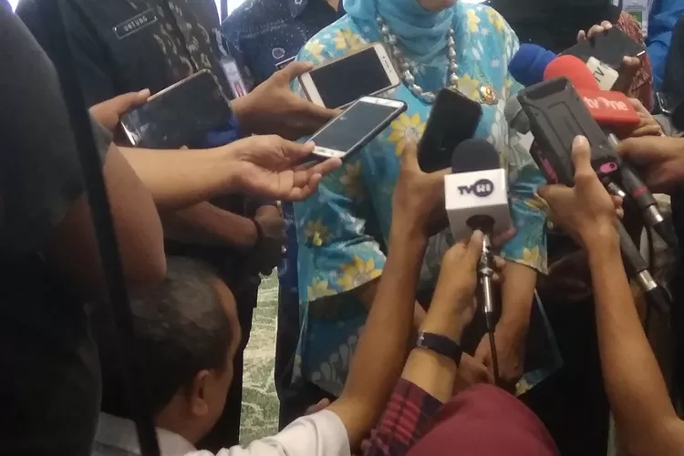 Kepala Badan Meteorologi, Klim atologi, dan Geofisika (BMKG) Dwikorita Karnawati saat memberi keterangan kepada wartawan di Jakarta, Jumat (5/4/2019). (suarakarya.id/dwi putro aa)