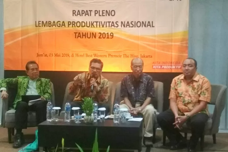 Wakil Ketua LPN  Iskandar Simorangkir (kedua dari kiri). (foto,ones) 