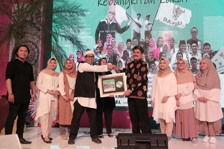 Acara peluncuran album riligi  bertemakan kebangkitan zakat di Plasa Semanggi, Jakarta Selatan, Rabu(8/5/2019).