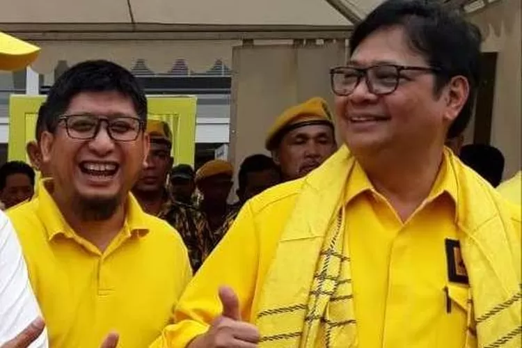 Ketua Umum DPP Partai Golkar, Airkangga Hartarto ( kanan) dan Ketua DPD II Jakarta Utara, Olsu Babay