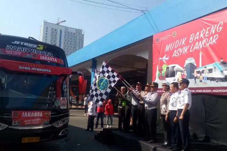 Pemudik gratis diberangkatkan kembali ke Jakarta melalui Terminal Tipe A Tirtonadi Solo