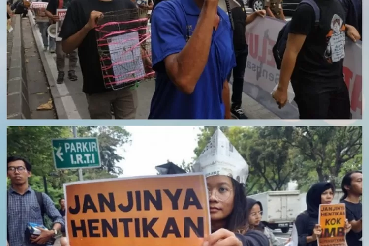 Foto atas: Sejumlah mahasiswa dan nelayan menggelar aksi jalan mundur dari Tugu Patung Kuda ke Balai Kota DKI Jakarta, menolak penerbitan IMB pulau reklamasi Teluk Jakarta, di Jakarta, Senin, (24/06/2019)  Foto bawah: Mahasiswa mengangkat poster saat berunjuk rasa mempertanyakan sikap Gubenur Anies Baswedan yang telah menerbitkan IMB di pulau Reklamasi, di Jakarta, Senin (24/6/2019). (Antara)