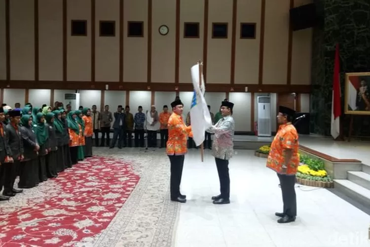 Gubernur DKi, Anies Baswedan melepas Kafilah DKI STQH 2019 di Balai Agung, Kamis (27/6/2019). 