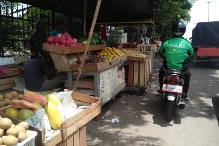 Penertiban kawasan Pasar Induk Kramat Jati.