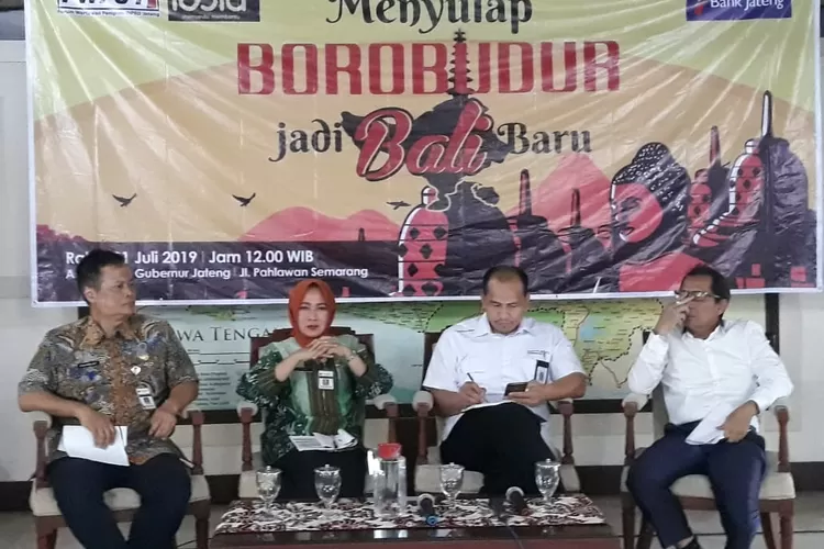 Para nara sumber tengah mendiskusikan Borobudur sebagai Bali Baru