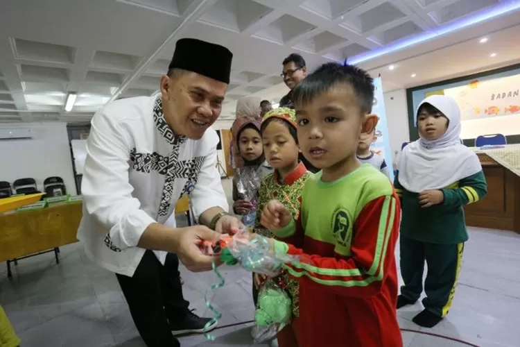 Kepala Dispangtan Kota Bandung, Gin Gin Ginanjar saat sosialisasi Gemar Makan Ikan di Aula Masjid Al-Ukhuwah Kota Bandung, Jumat (9/8/2019).