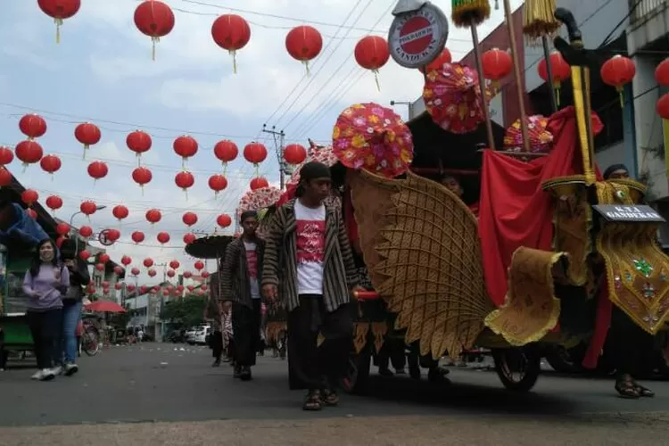 Karnaval budaya dalam acara Grebeg Sudiro di Kota Solo 