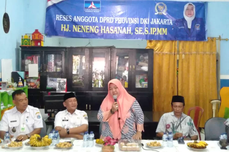 Kegiatan reses anggota Komisi D DPRD DKI Neneng Hasanah menjaring aspirasi warga di RW 04 Kel Kelapa Gading Barat, S3nin (11/2/20202).
