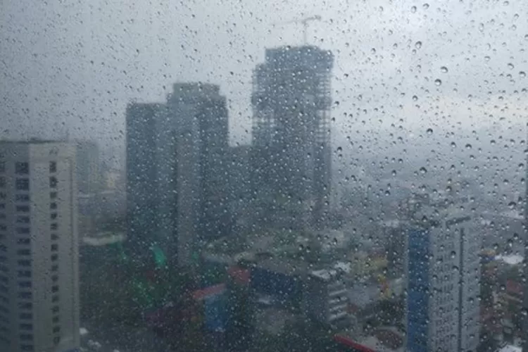 Sebagian wilayah Jakarta Raya diramalkan diguyur hujan pada sore dan malam hari.