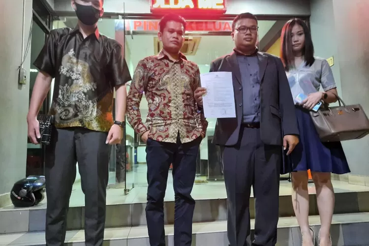 Para kuasa hukum dari puluhan korban penipuan melaporkan  direksi Fikasa Group ke  Polda Metro Jaya, Selasa (16/6/2020).