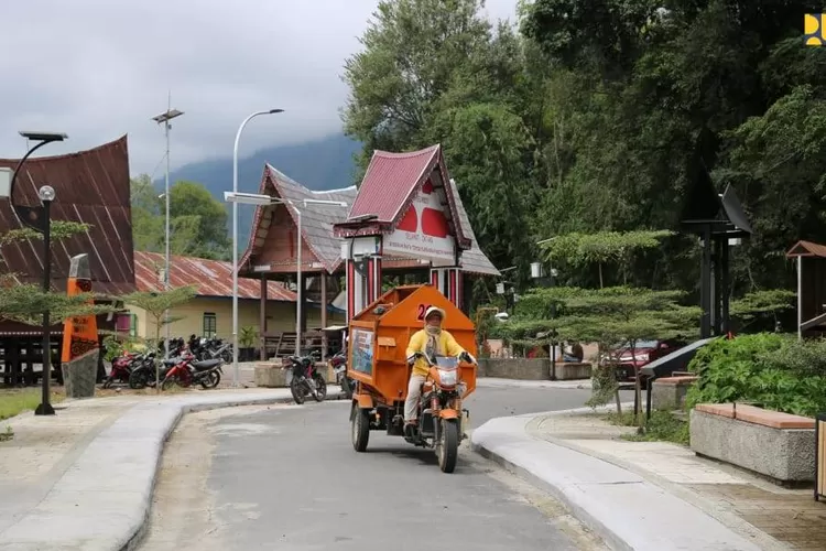 Menteri PUPR Basuki Hadimuljono menilai, bila Kampung Tenun Ulos Huta Raja dapat ditata dengan lebih baik diharapkan bisa meningkatkan jumlah wisatawan yang berkunjung