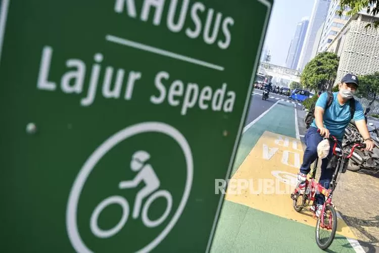 Kalangan DPRD menolak rencana Pemprov DKI memperbolehkan sepeda lewat jalur tol dalam kota.