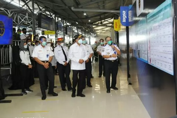 Menteri Perhubungan, Budi Karya Sumadi menghadiri Soft Launching Pengoperasian Parsial Jalur Ganda Lintas Selatan Jawa di Stasiun Solo Balapan