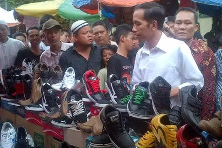 Presiden Joko Widodo ajak mencintai produk dalam negeri.
