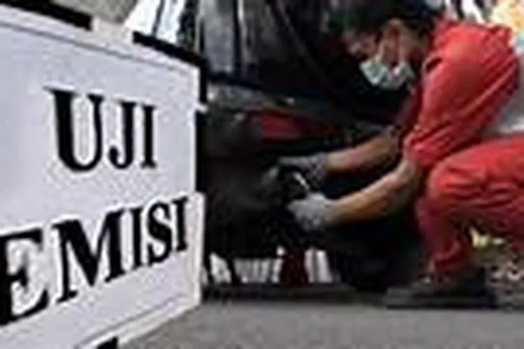 Dinas Perhubungan DKI Jakarta mewajibkan kendaraan pribadi dan sepeda motor uji emisi. 