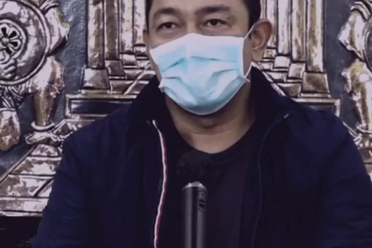 Wali Kota Semarang, Hendrar Prihadi (Hendi) menyatakan kesiapannya bersama warga penerima vaksin saat Presiden Joko Widodo meninjau pelaksanaan vaksinasi di Kota Semarang (Ist)