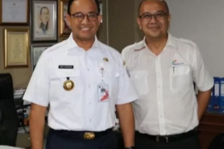 Gubernur DKI Jakarta Anies Baswedan (kiri) dan Direktur Utama Pasar Jaya Arief Nasrudin (kiri).