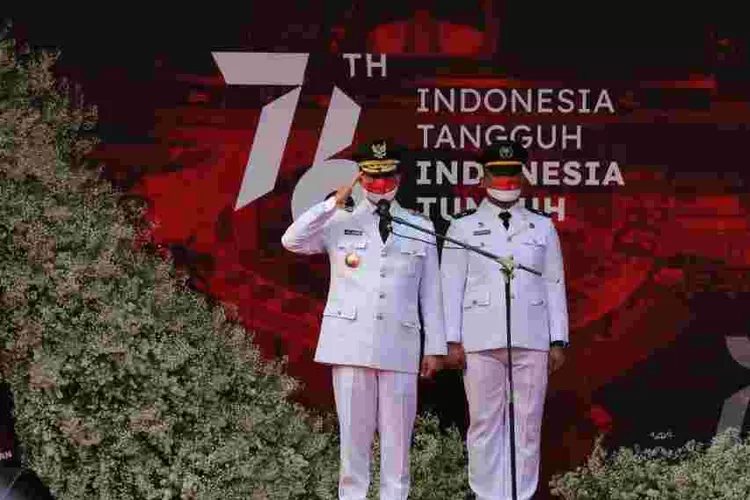 Gubernur DKI Anies Baswedan menjadi pemimpin upacara HUT Kemerdekaan di Balai Kota, Selasa (17/8/2021).