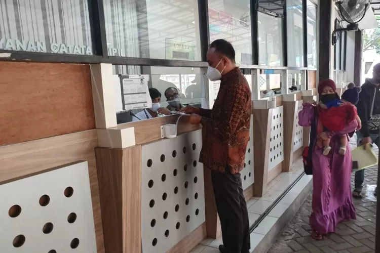 Dirjen Dukcapil Prof Zudan Arif Fakrulloh menyamar jadi pemohon untuk mendapatkan pelayanan Dukcapil Kabupaten Bogor (Ist) 