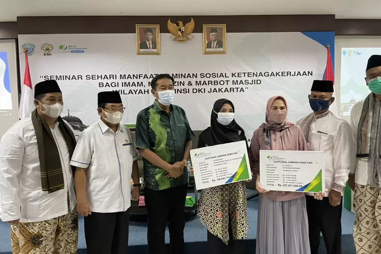 Ketua DPW PPP DKI Jakarta  Haji Lulung  Abraham Lunggana (ketiga dati kiri) menjadi nara sumber seminar sehari tentang BPJS Ketenagakerjaan, Rabu (6/10/2021).