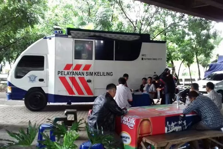 Pelayanan peroanjangNan SIM di DKI Jakarta, Jumat (8/10/202) at 