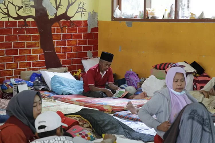 Suasana di salah satu tempat pengungsian di  di Pronojiwo, Lumajang. (Foto: Istimewa). 