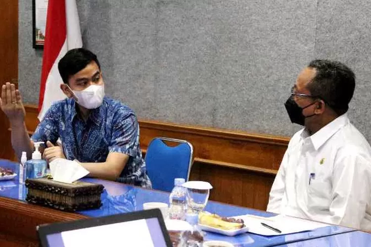 Wali Kota Solo Gibran Rakabuming Raka melakukan audiensi dengan Rektor ISI Solo I Nyoman Sukerta