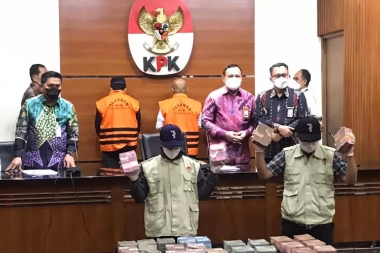 KPK berhasil operasi tangkap tangan (OTT) di Bekasi dan diminta  melanjutkan ke Bogor.