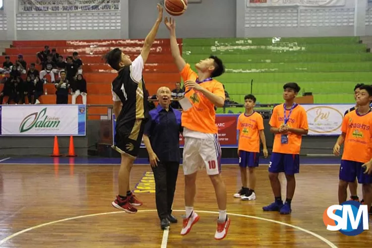 Jump Ball dalam Bola Basket