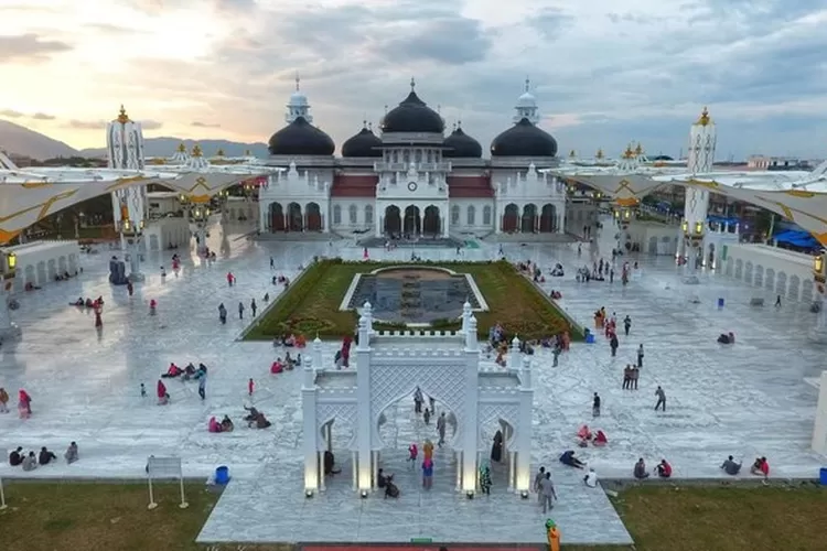 Masjid Raya Baiturrahman dibangun Sultan Iskandar Muda dari Aceh Darussalam