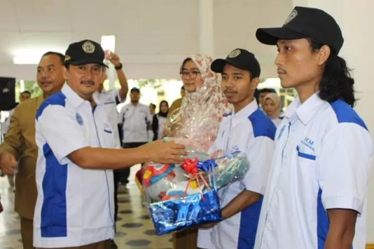 Wakil Bupati Lebak, H. Ade Sumardi saat melepas Praktek Kerja Mahasiswa (PKM) STISIP Setia Budhi Rangkasbitung, di Pendopo Lebak, Senin (14/01/2019).