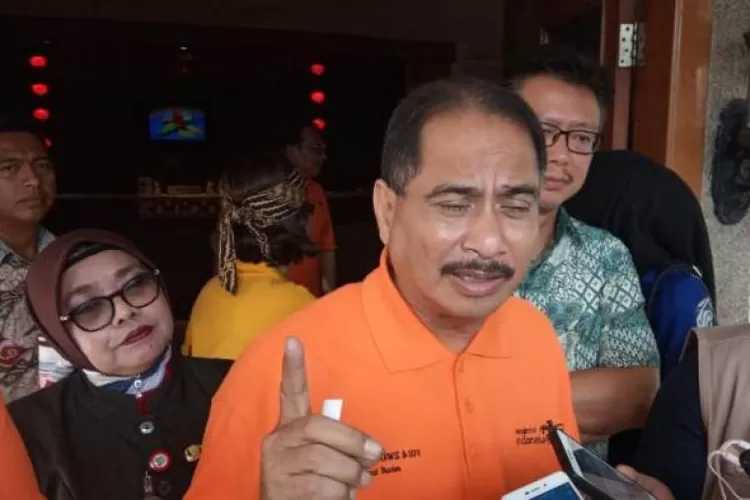 Menteri Pariwisata Arief Yahya saat berkunjung ke Anyer, Kabupaten Serang, Selasa (12/2). (Foto:Topmedia)