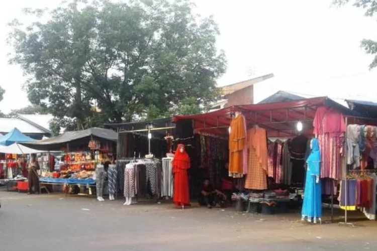 Sejumlah Pemberdayaan Pedagang Kaki Lima (PKL) Ketika masih berjualan di Stadion Maulana Yusuf Ciceri. (Foto:Topmedia)