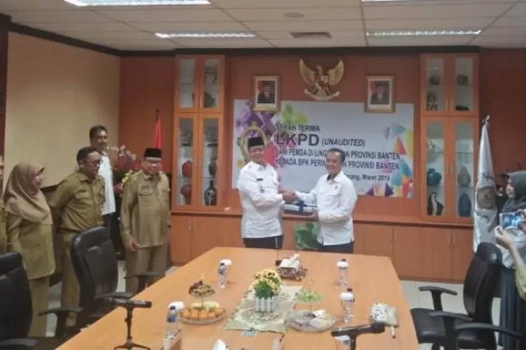 Serah Terima LKPD (unaudit) dari Pemerintah Daerah di Lingkungan Provinsi Banten kepada BPK Perwakilan Banten, Senin (25/03/2019). (Foto:Ist)