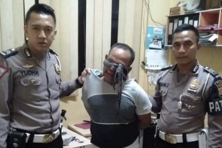 Pelaku pencurian truk saat diamankan Polres Lebak. (Foto: TOPmedia) 