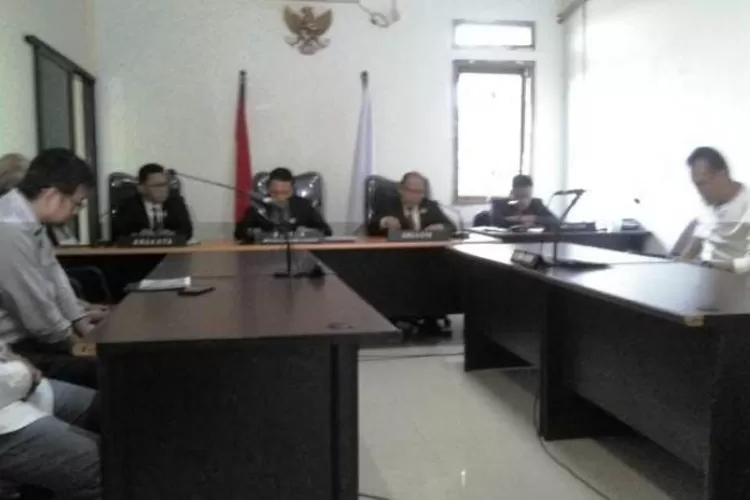 KIP Banten melakukan sidang putusan sengketa tanah di Desa Lengkong Gudang Timur, Kecamatan Serpong, Kota Tangerang. (Foto: TOPmedia)