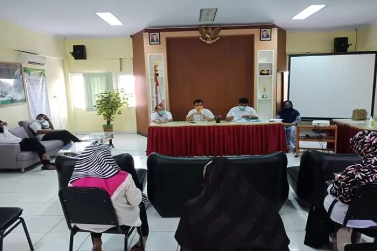 UPT Puskesmas Petir, Agus Kusumah, seusai menerima kunjungan dari Dinkes Kabupaten Serang, Rabu (8/4/2020)