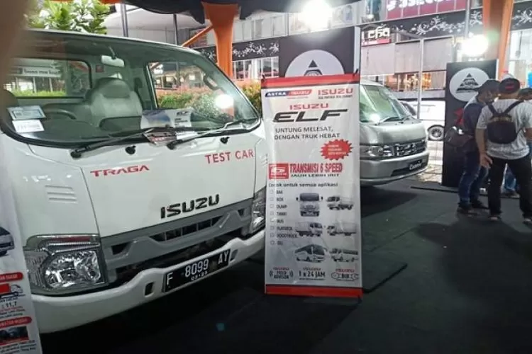 Suasana Pameran Bursa Mobil Motor (BMW) di Buka di Mal Of Serang (Mos), Sabtu(21/11/2020).